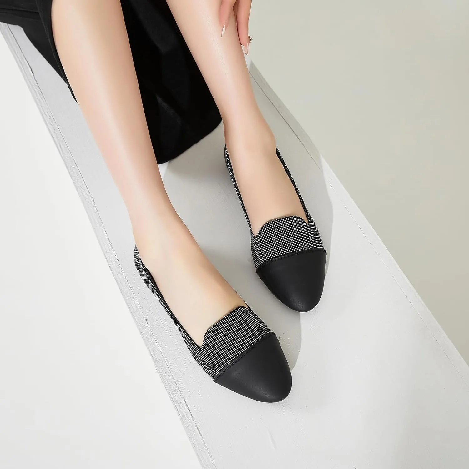 BABUDOG Womens Flats with Synthetic Leather,Classic Black and White Flats Shoes,Dress Shoes for Women