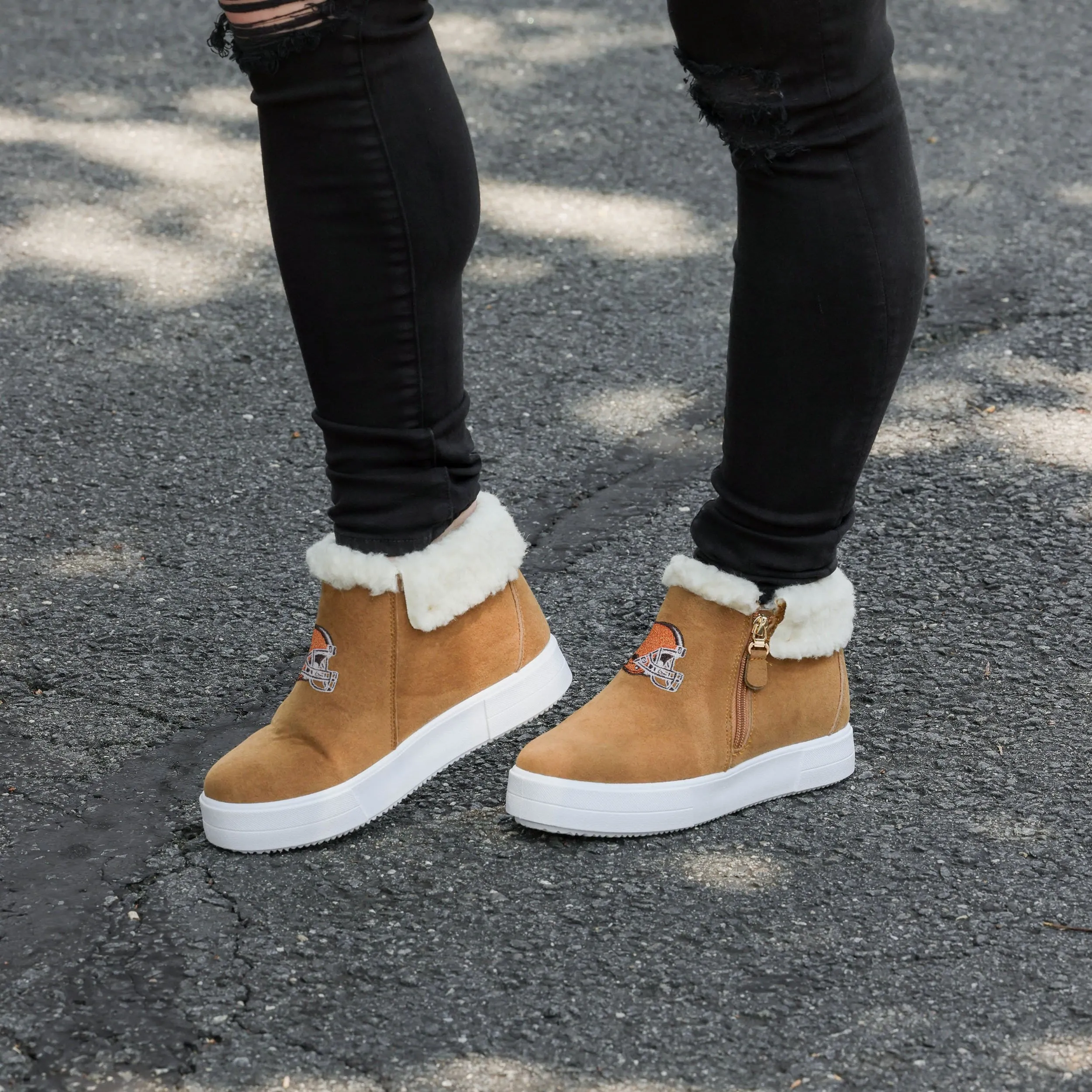 Cleveland Browns Womens Fuzzy Brim Zipper Boot
