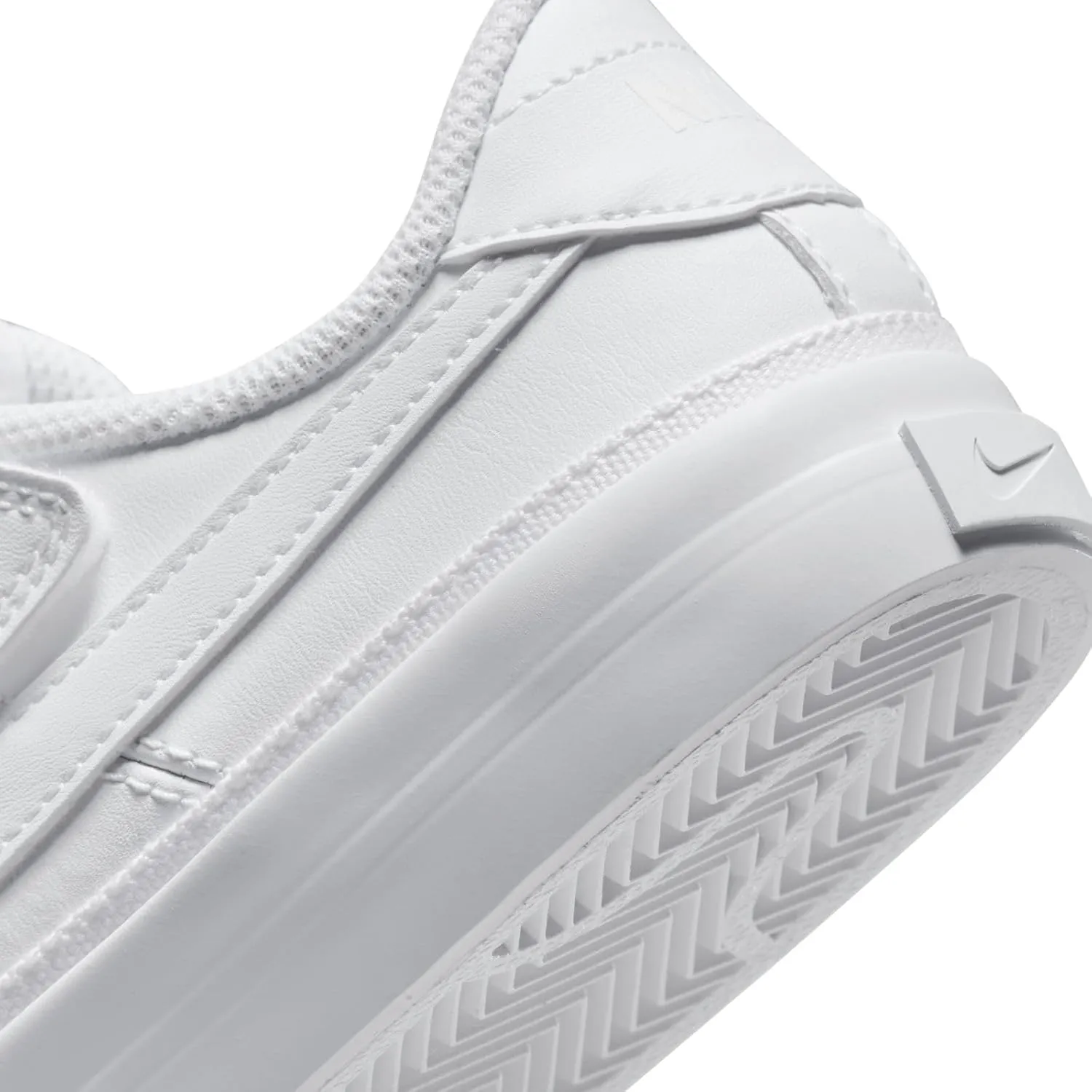 NIKE Boy's Sneakers Shoes
