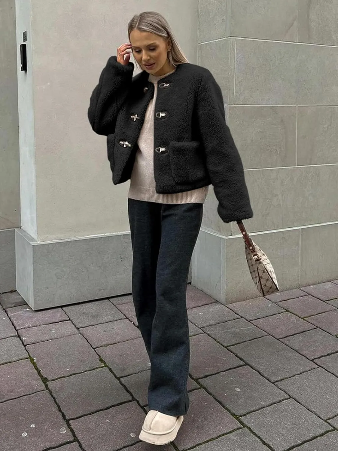 Tankaneo Womens Sherpa Fleece Jackets Long Sleeve Faux Fur Winter Warm Fuzzy Coats with Pockets
