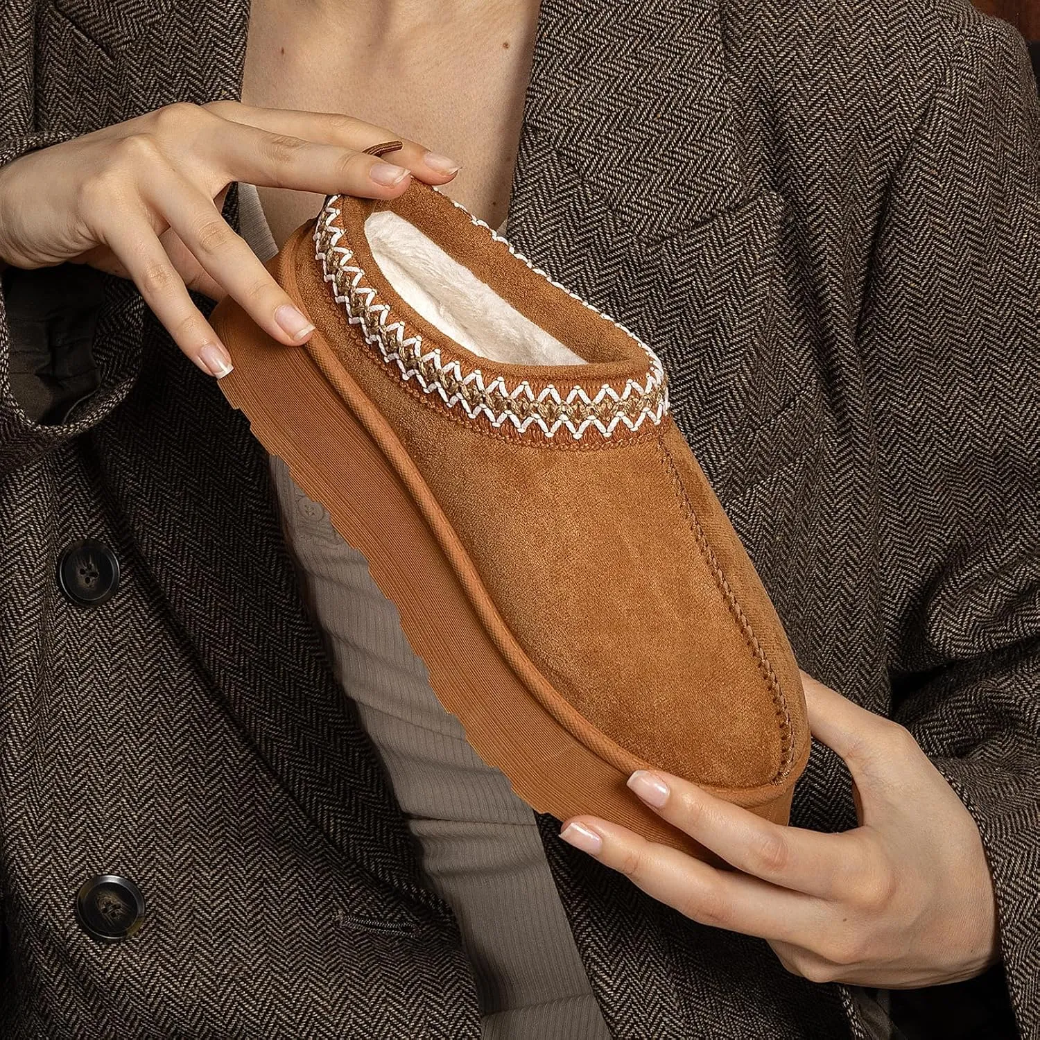 Women Platform Slippers Mini Boots Suede Leather Short Ankle Booties Fuzzy Slip on Shoes Snow Platform Slippers for Women Winter Outdoor Ethnic Style