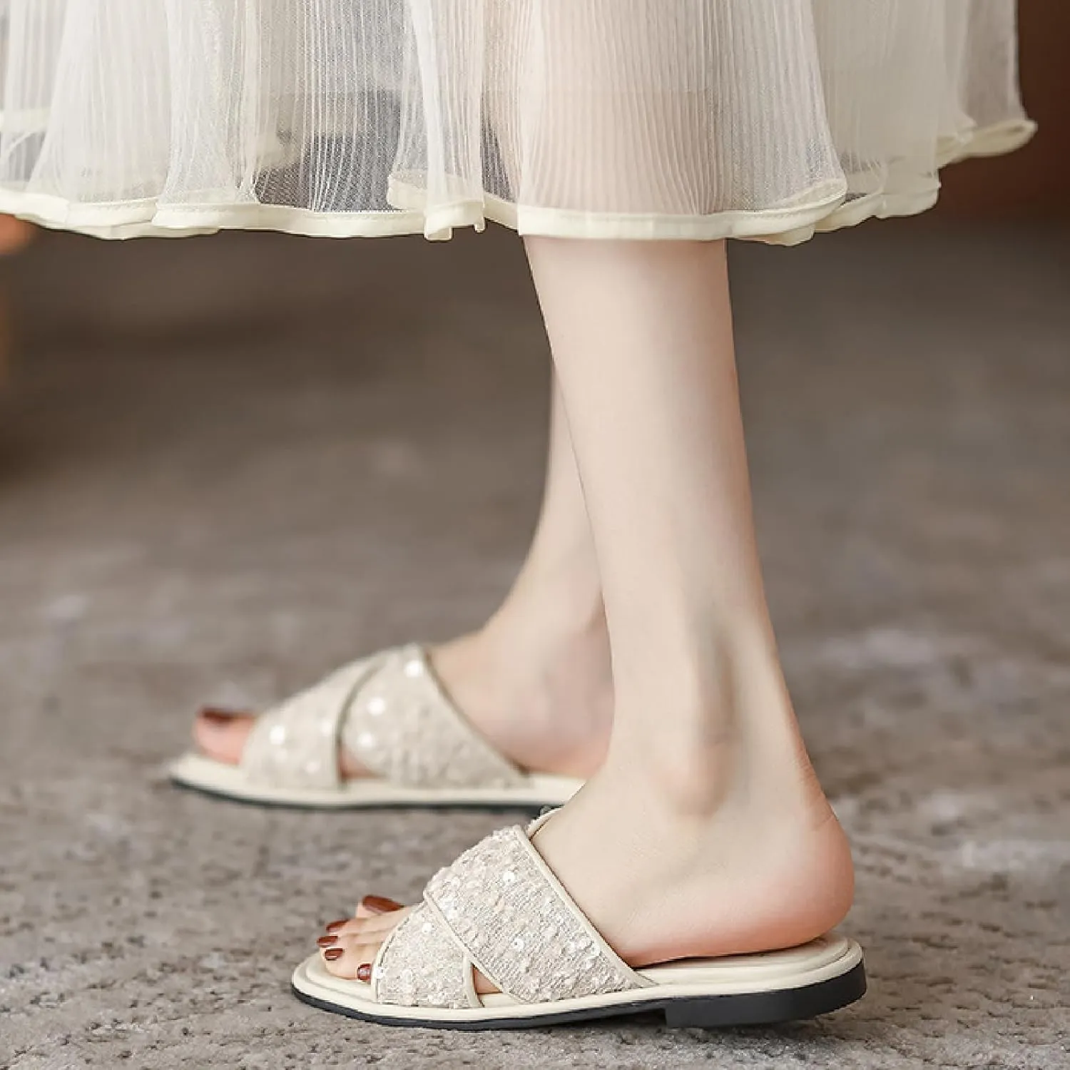 Women's Glitter Sequins Leather Slides Sandals Fashion Comfortable Open Round Toe Slip On Flat Bohemian Summer Dressy Slippers for Outdoor Beach Party Prom
