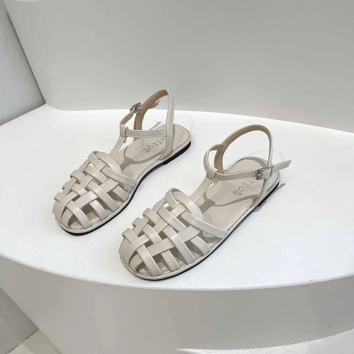 Women's Woven Sandals with Adjustable Strap Trendy Closed Toe Hollow Out Flats Sandal for Casual Summer Footwear