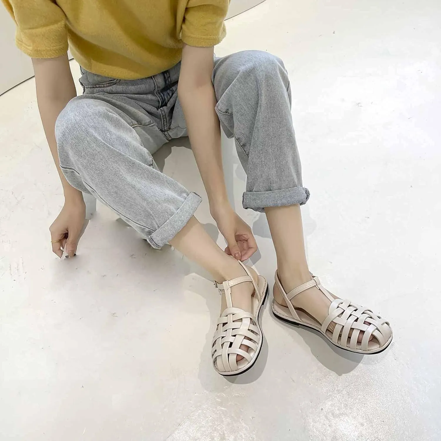 Women's Woven Sandals with Adjustable Strap Trendy Closed Toe Hollow Out Flats Sandal for Casual Summer Footwear